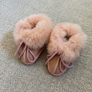 Genuine Sheepskin Pink Baby booties